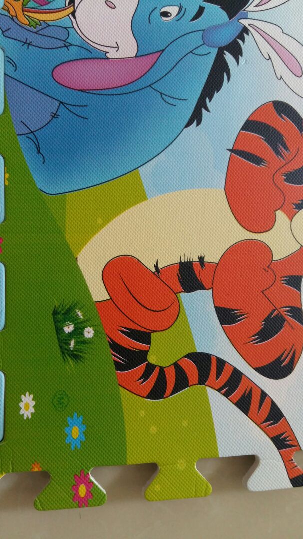 4 miếng xốp thì có 2 miếng ko in logo nhà sx, nhìn bên ngoài hình nhòe hơn 2 miếng kia (đt mình chụp lên nó hơi ảo) 4 miếng xốp thì có 2 miếng ko in logo nhà sx, nhìn bên ngoài hình nhòe hơn 2 miếng kia (đt mình chụp lên nó hơi ảo)