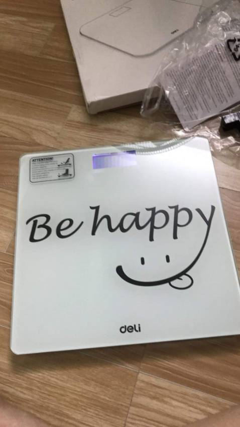 Mình mua cân của deli 1 lần rồi giờ mua cho mẹ 1 cái. Có tặng kèm pin. Mình cân thì thấy sau 3 lần cân đầu số sẽ ổn định cân đi cân lại sẽ không bị xê dịch nữa, chuẩn số luôn. Cân cũ mình dùng đến giờ vẫn ổn lắm nhé. Đóng hàng chắc chắn cẩn thận. 10 điểm.