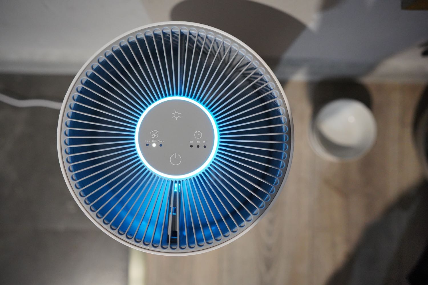 Máy hơi nhỏ hơn so với tưởng tượng, vì trc mình dùng xiaomi đời đầu (lớn hơn bạn này) nên bị bất ngờ. Máy xiaomi mình dùng 5 năm thì chết main nên tìm mua em mới, thấy bạn này đủ nhu cầu là lọc không khí tại toilet của tụi nhỏ nhà mình nên mình chọn. Lực hút mức high khá mạnh, tiếng quạt lớn, thích hợp hút một time ngắn rồi về lại mid hoặc low. Mình thấy để ở mid ko nghe đc tiếng quạt ở khoảng cách 2m.
Ổn áp, đồ của lock&lock ko xịn thật ạin nhưng đủ tốt so với tầm giá Máy hơi nhỏ hơn so với tưởng tượng, vì trc mình dùng xiaomi đời đầu (lớn hơn bạn này) nên bị bất ngờ. Máy xiaomi mình dùng 5 năm thì chết main nên tìm mua em mới, thấy bạn này đủ nhu cầu là lọc không khí tại toilet của tụi nhỏ nhà mình nên mình chọn. Lực hút mức high khá mạnh, tiếng quạt lớn, thích hợp hút một time ngắn rồi về lại mid hoặc low. Mình thấy để ở mid ko nghe đc tiếng quạt ở khoảng cách 2m.
Ổn áp, đồ của lock&lock ko xịn thật ạin nhưng đủ tốt so với tầm giá