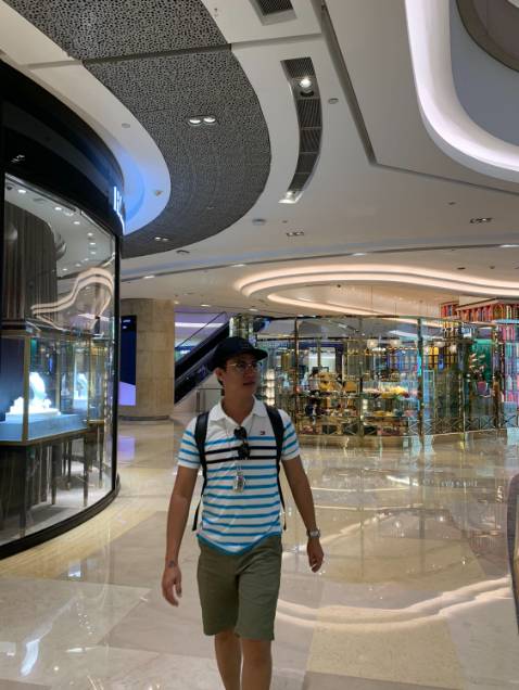 Sản phẩm dùng rất oke , bám dính sàn tốt . Đã sử dụng 4 tháng và quay lại đánh giá sản phẩm