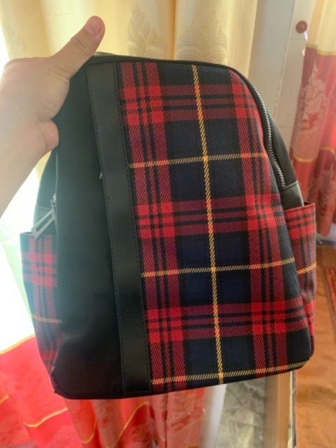 Đặt đen xanh mà ship màu đỏ