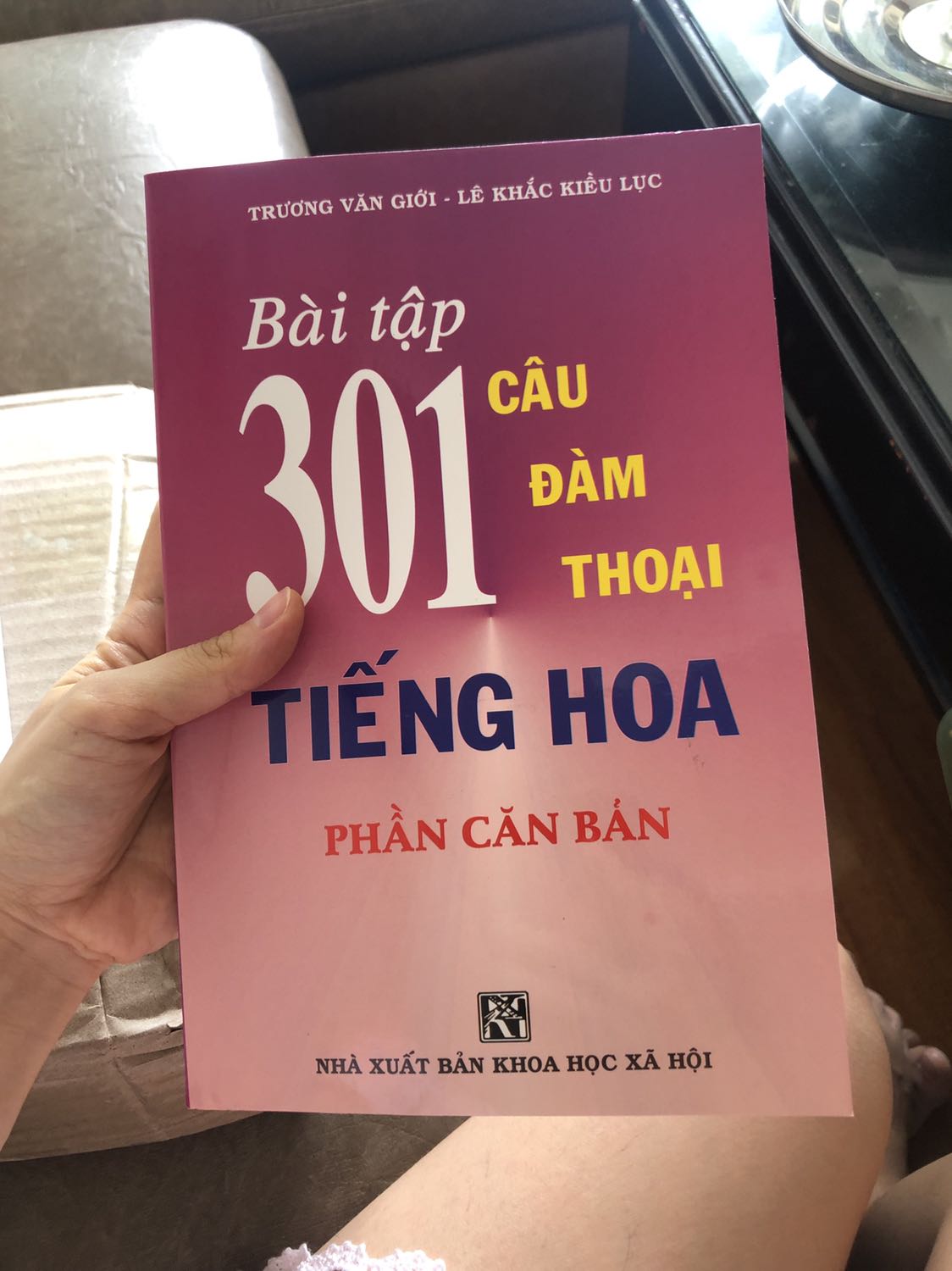 Mình rất không hài lòng vì cuốn sách in nội dung rất tốt nhưng lại bị lặp và thiếu trang!! Mình rất mong chờ để học và làm bài tập thì giờ cần đợi Tiki sẽ đổi lại cho mình. Cũng may bộ phận chăm sóc khách hàng phản hồi nhanh.. mong 2-3 ngày làm việc qua lẹ lẹ..