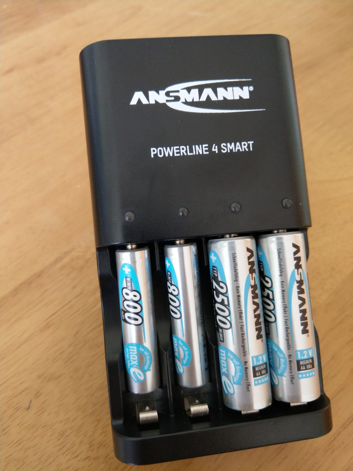 Đến hiện tại vẫn rất ổn, đóng gói cẩn thận, pin và sạc đểu tốt, mình mua thêm cả pin AA cùng hãng để dùng cho các đồ dùng khác.