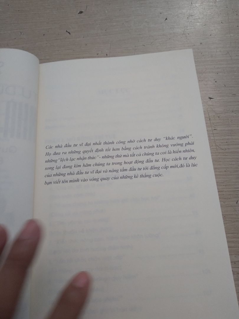 Cuốn sách hay mình dc người ta chỉ,đầu tư ck.
Tự học thì nên mua 2 quyển 
Nhà đầu tư thông minh +Tư duy như những nhà đầu tư vĩ đại.
đọc để biết về ck,cũng như cách nhìn những ng có tầm.v.v.v
mình ko pr cho ai nhé ý kiến cá nhân.
vs đặt sách giao nhanh,đóng hộp cẩn thận,ko móp méo. Đặt thứ 5 là thứ6 có rồi. 
vote tiki 5sao