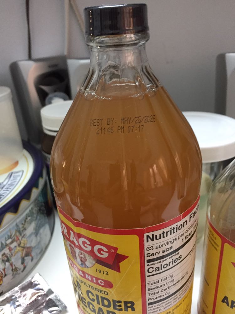 Trên vỏ chai giấm không in hạn sử dụng như chai của các shop khác. Chai to mình mua shop khác có in hsd. Chai nhỏ mua shop này kiếm khắp chai không có. Nghi ngờ hàng nhái.