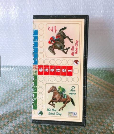 Bộ rất đẹp - Cờ có nam châm bám dínhhhhh rất chắc, đặt trước quạt gió không sao, ko bị thôi bay đi! hộp chốt chắc chắn, dễ cất gọn, mang đi dễ dàng. các cháu nhà mình rấ thích, cảm ơn shop nhiều. Hi vọng tôi sẽ còn ủng hộ thêm