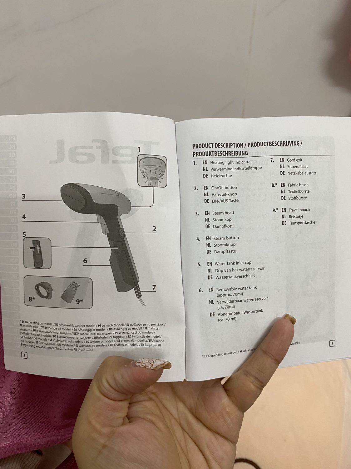 Đáng lý ra cho đơn hàng 5* nhưng phải rút lại vì sách hướng dẫn báo có túi đựng nhưng hộp bàn ủi lại k có
Nếu có rơi rớt đâu thì mong tiki giao lại cho mình

Bàn ủi ok
Ủi cũng tạm ổn, thích hợp với áo quần ít nhăn và đơn giản
Nếu kiểu quá phức tạp thì khó làm phẳng hết do ủi treo và cầm vải áo bằng tay