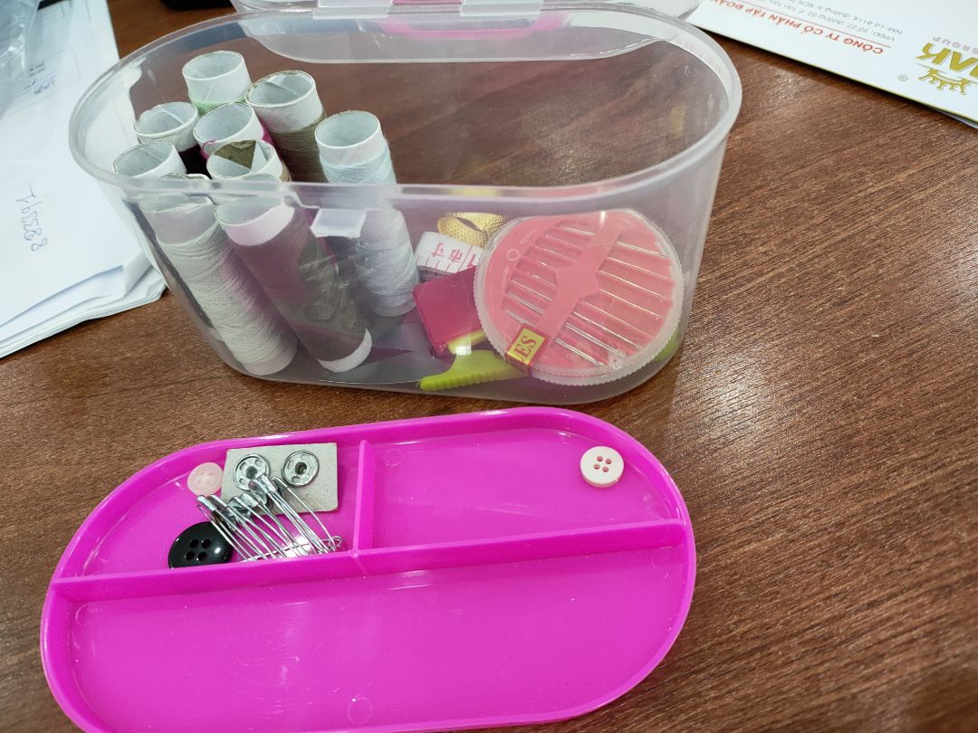 không biết shop bỏ thiếu hay gì đếm đi đếm lại có 37 món,