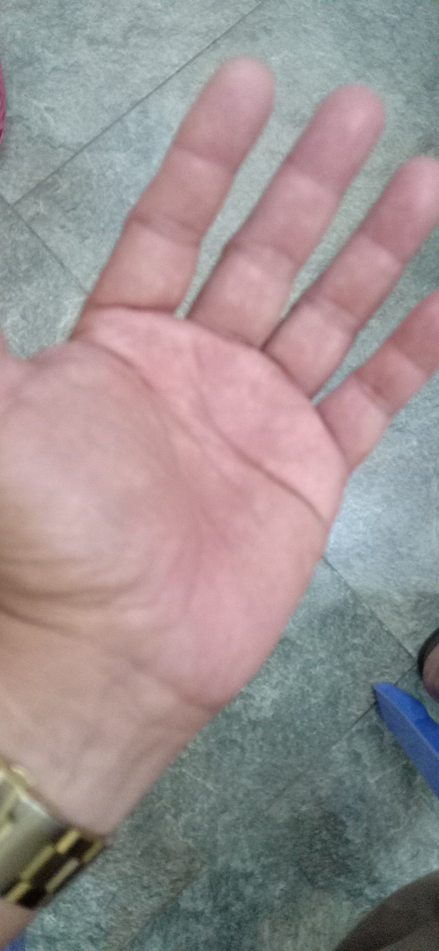 đơn vị vận chuyển có vấn đề gì không? mà sao tôi mua hàng từ ngày 08/6, dự kiến giao hàng là ngày 13/6. Mà đến giờ này là 18h ngày 19/6 tôi vẫn không thấy hàng đâu hết vậy?