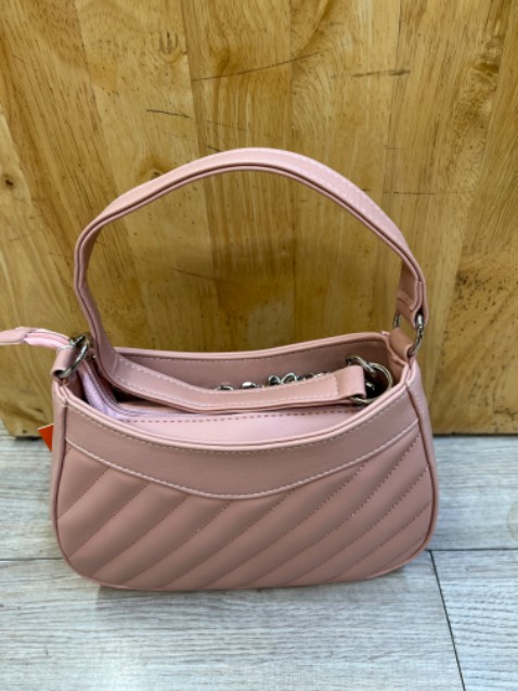 Sp đẹp chất liệu tốt form chuẩn màu xinh qá tr nên mn có thể mua nha oce lắm á 🥰