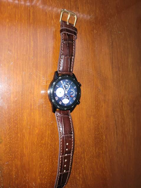 Dây da mềm, chuẩn size. Đường chỉ may chắc chắn, đều, đẹp. Được tặng kèm cây mở cùng 2 khóa dự phòng. Đóng hộp sang trọng. Hàng da Bụi chuẩn đẹp