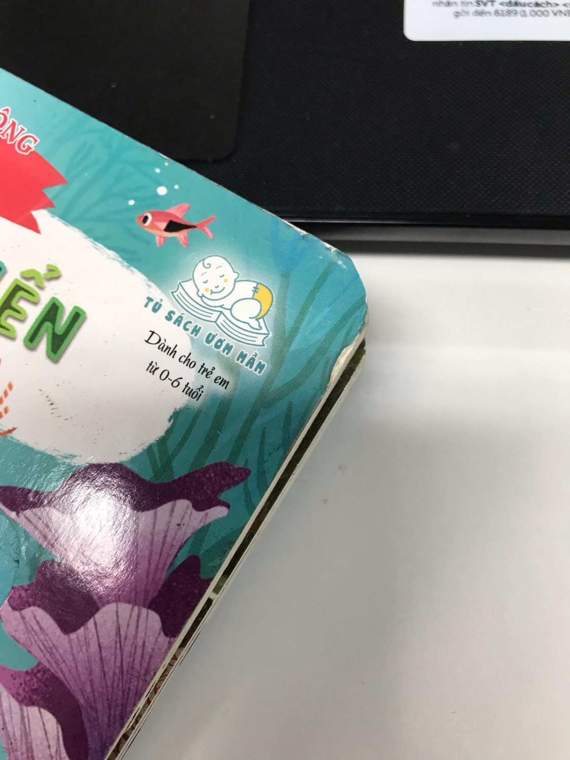 Chưa lần nào mua sách ở Tiki mà lần này lại dính sách lởm như thế này. Sách thì cũ, bìa giấy thì nát, sờn mép, bung bét lại còn bẩn. aaaaaaa, mua tặng sinh nhật cho cháu mà như này thì ai dám tặng. Không ngờ Tiki không có quy trình kiểm định hàng trước khi giao cho khách. Như cmt bên dưới quả thật chính xác. Nội dung và hình thức + số trang ko tương xứng với giá. Nội dung quá đơn giản ít giá trị, hình thức tương tác đơn điệu ko hấp dẫn bé nhà mình. Số trang ít.
Giá thì đắt, chất lượng không tương xứng giá tiền. Mong được hoàn tiền.