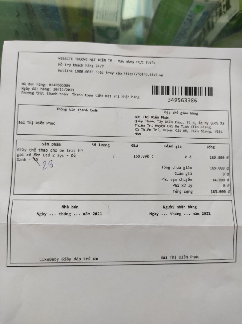 mình đặt size 30, cho bé mà shop hết size 30 cũng không ai gọi điện báo hay gì cả, tự ý sửa size giày lại rồi giao size 29, bé nhà mình đi bị chật, không vừa. shop làm ăn cẩu thả và không có tâm. quá tệ, cạch mặt từ đây không dám mua tiki shop này nữa