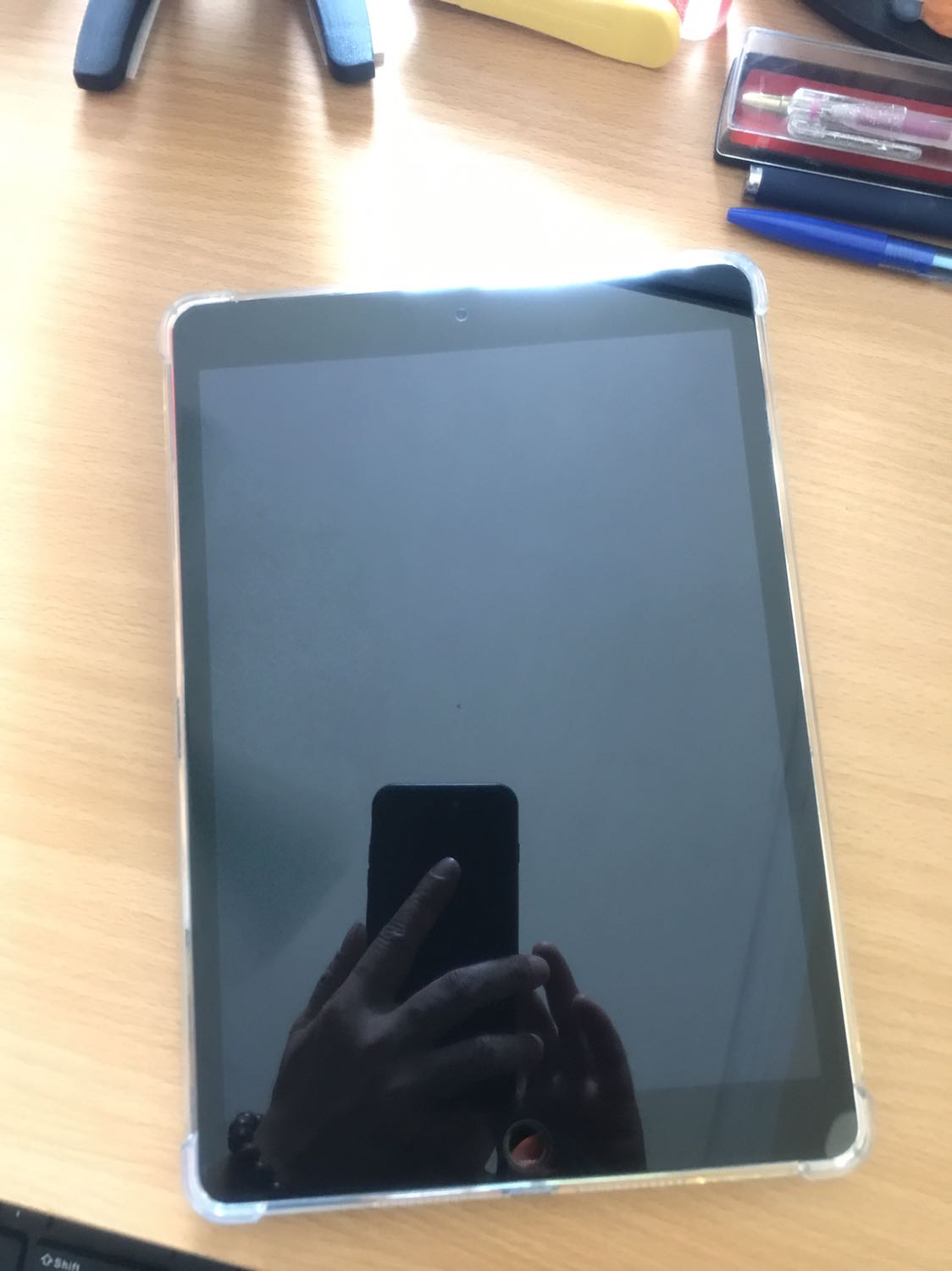 Ốp mềm mại , ốp vào cầm chắc tay và không bị đau . Rất chim ưng , vote 5 saoooooooo