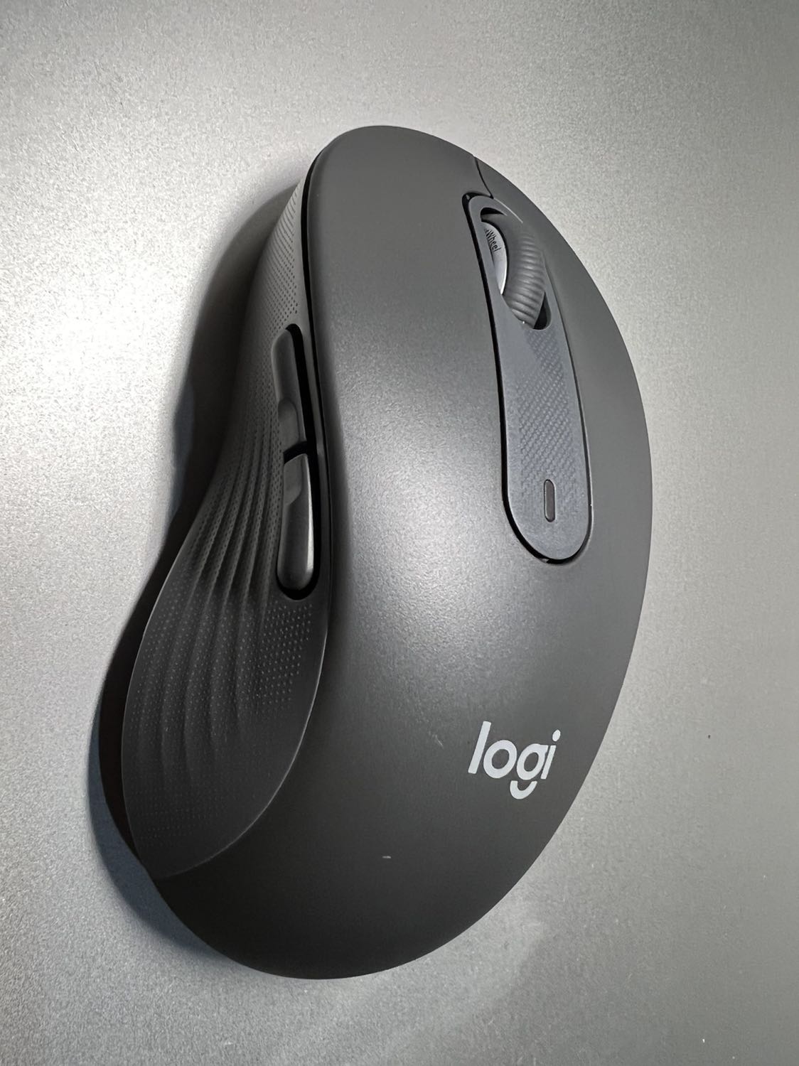 Chuột xài đầm tay và không mỏi, có thể tải app để tuỳ chỉnh chuột
Giao hàng nhanh và cẩn thận