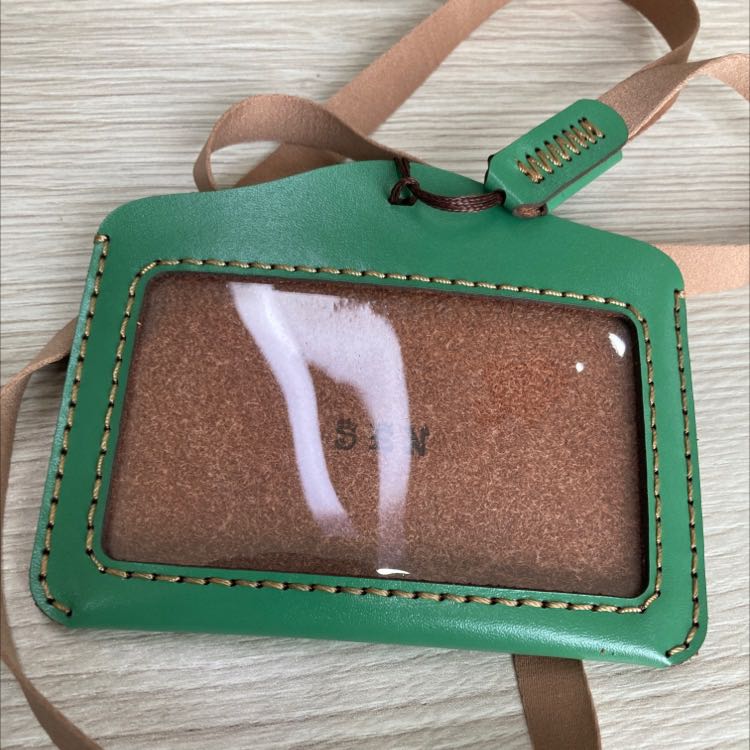 Chiều lòng khách hàng bằng lựa chọn tinh tế, cùng tông mầu xanh lá chủ đạo của tổ chức. Giá khá cao cho sự cầu kỳ này :)