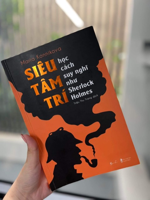 Fan của sherlock holmes thì nên mu cuốn này nhé ạ, nội dung khá chi tiết, đi từ vụ án đến cách suy nghĩ và phân tích của sherlock holmes để có thể xây dựng thói quen suy nghĩ, hiểu được não bộ. Bìa cũng khá xinh, vote 5 sao cho tiki vì gói hàng siêu cẩn thận