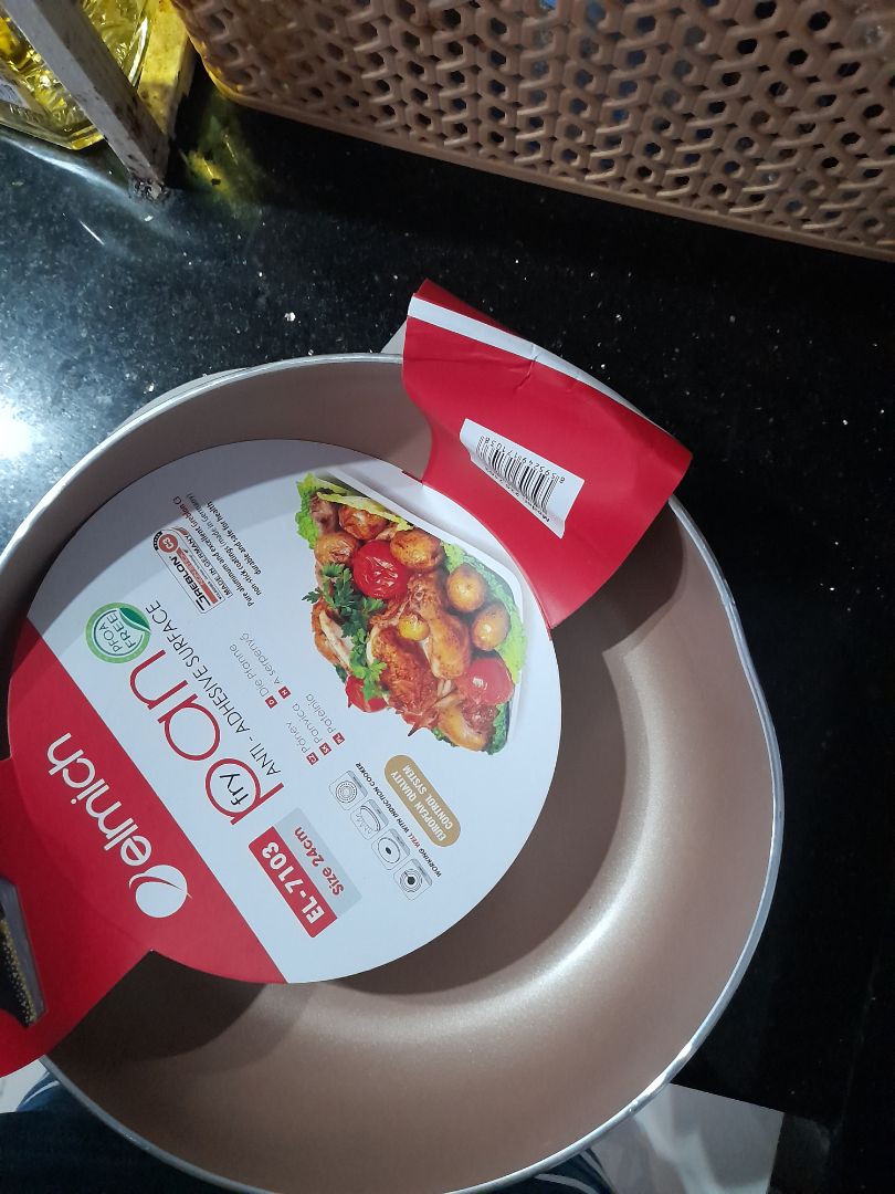 Chảo giao bị móp dù đóng gói rất kĩ.