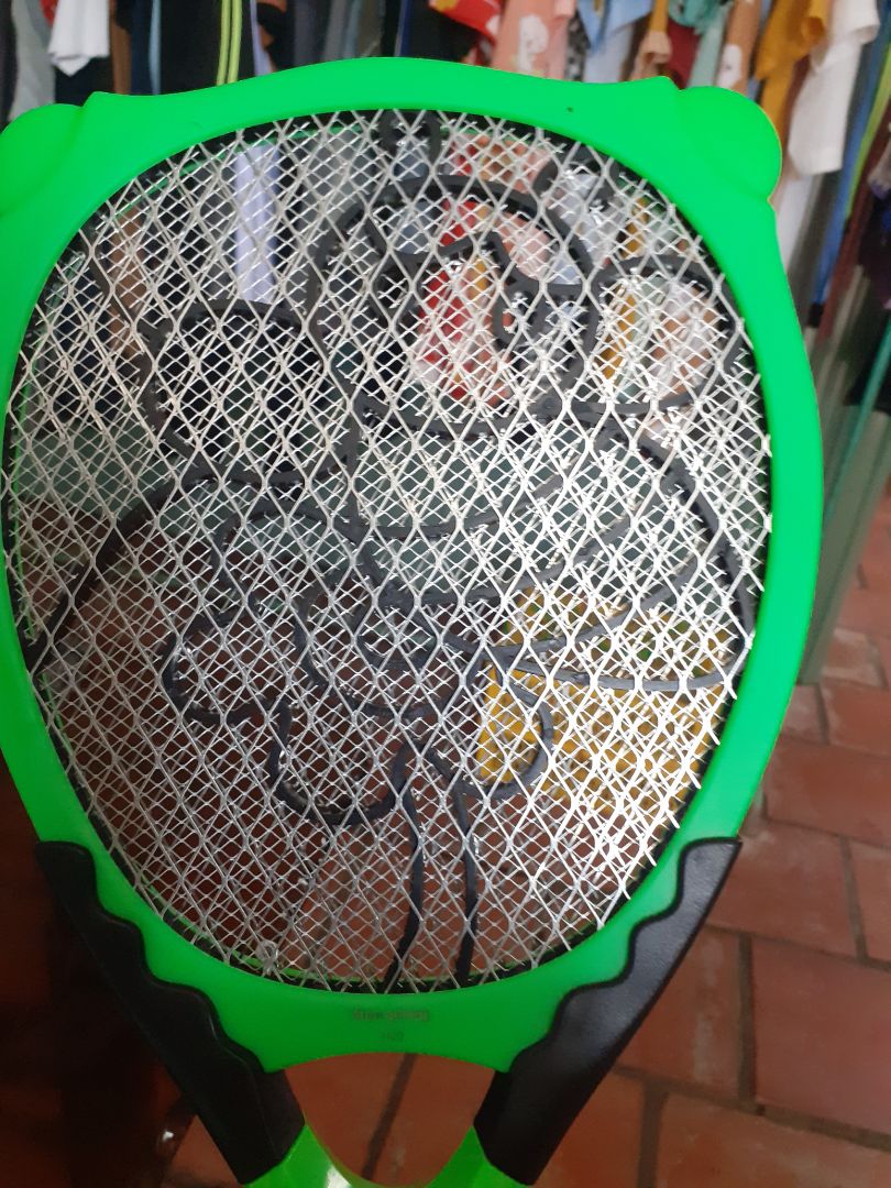 giao nhanh, đóng gói cẩn thận. Nhưng vợt đem về ko bắt điện nên đã sạc 1 ngày 1 đêm, sạc thì nổi đèn báo mà vẩn ko thể sử dụng được, yêu cầu tiki kiểm tra lại và cho tôi đổi cây khác