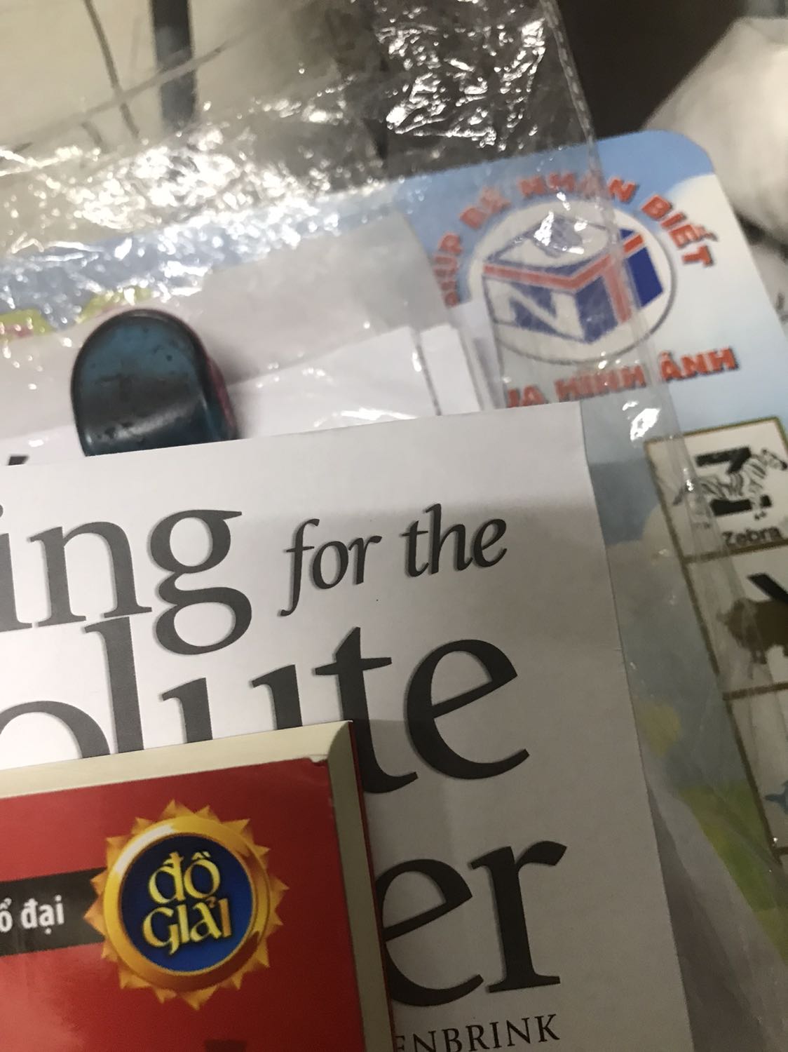 Sách khổ to, đẹp, nội dung thì chưa đọc nhưng đọc review thấy cũng khá ổn. Cơ mà mép sách bị vầy khiến mình khá bực ạ