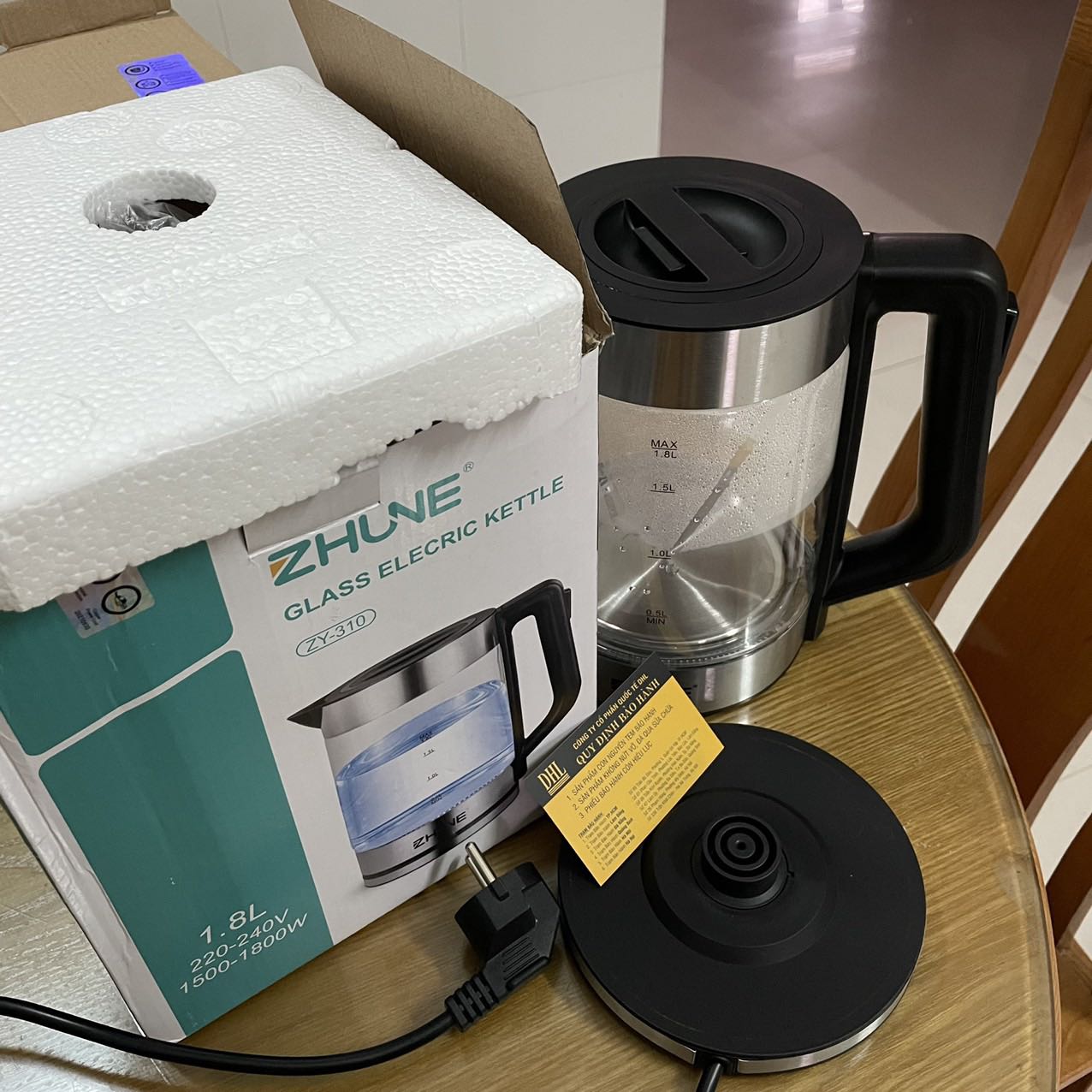 Shop siêu nhiệt tình luôn í ! Hàng có vấn đề shop sẽ hổ trợ đổi trả ! Mọi người yên tâm mua nha! Shop trả lời tin nhắn cũng dễ thương nak👌👌👌. Ấm thuỷ tinh nhìn rất đẹp, nên mua nha mọi người .