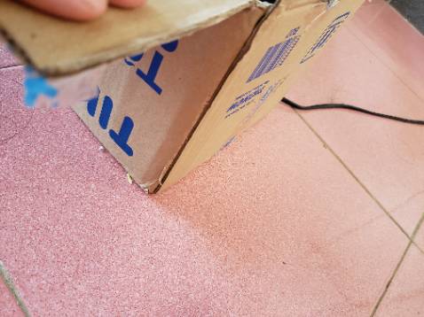 Sách hay mn nha. Tiki gói hàng hơi ẩu. Sách để mỗi trong thùng mà k có lớp chống sốc, thêm nữa khi shipper quăng đập thì còn bị bục cả thùng hàng lòi gáy sách ra ngoài cơ. May sách có seals hôm giao hàng trời cũng nắng nên sách k bị gì. Mong Tiki chú ý vấn đề này ạ 😫😫