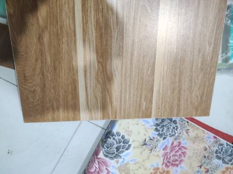 Óc ngắn, không giữ được mấy thanh gỗ, lỗ khoan chưa đúng vị trí. Không có lỗ khoan trên miếng gỗ lớn, phải tự khoan trong khi nhà không có sẵn đồ nghề. Phải tự mua ốc khác gắn vào. Khung khá yếu nhưng vẫn dùng được sau khi lắp xong. Liên hệ không thấy shop trả lời.