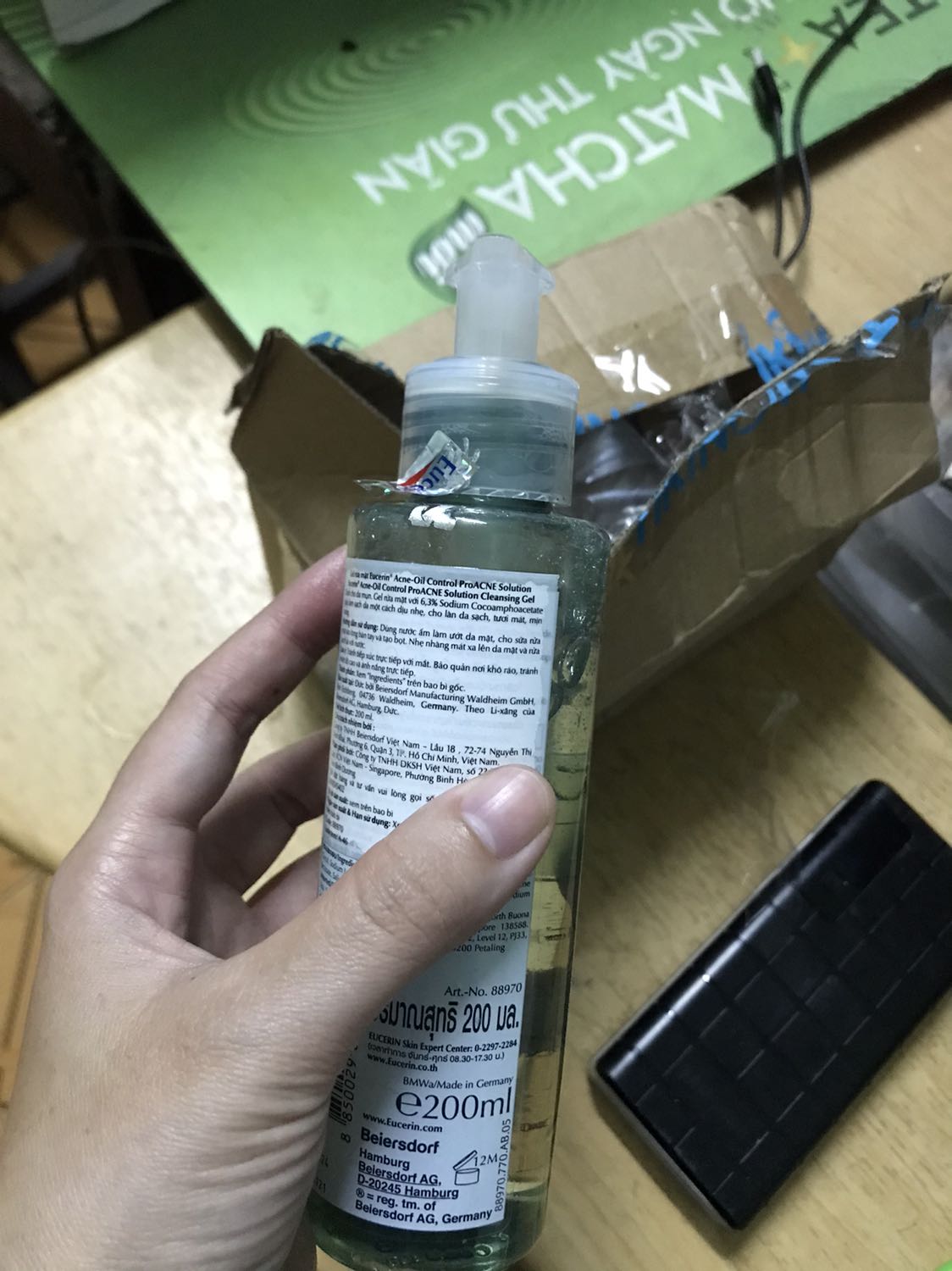 Nhận hàng lâu rồi nay mình mới khui ra xài mà mình vặn hoài cái nút nó k bật lên thì là sao mà ấn cho gel chảy ra. Hình như là nắp bị lỗi và mình cảm thấy bất tiện vì điều này Nhận hàng lâu rồi nay mình mới khui ra xài mà mình vặn hoài cái nút nó k bật lên thì là sao mà ấn cho gel chảy ra. Hình như là nắp bị lỗi và mình cảm thấy bất tiện vì điều này