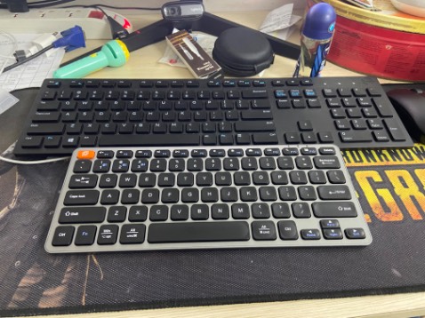 Mới nhận hàng xong lúc chiều, nói chung mọi thứ rất ok, bàn phím nặng, cứng cáp, nhỏ gọn, đẹp, kết nối ổn.