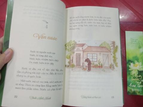 Sách Từng Bước Nở Hoa Sen của thiền sư Thích Nhất Hạnh nội dung rất hay như cách thiền sư truyền tải nội dung nuôi dưỡng tâm hồn. Sách được trình bày in màu toàn bộ nhìn rất là đẹp mê ly, mình rất là thích luôn ạ. 10 điểm cho một tác phẩm hay và in ấn đẹp mắt. Mua liền đi mọi người ơi! Tiki đóng gói sách cẩn thận, giao hàng nhanh chóng.  Cảm ơn Tiki nhiều ạ!