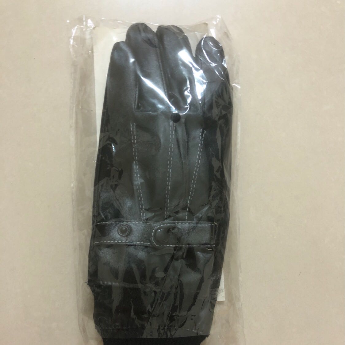 Chất đẹp, dày dặn, đường may chắc chắn. Hàng đẹp, thấy chất lượng. Trên cả mong đợi. Mong dùng dc lâu