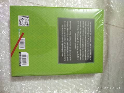 Bìa cứng cầm chắc tay, đẹp, thiết kế ổn :3
Lâu ko đặt trên Tiki mà chất lượng hàng hoá rất tốt :3
Quà tặng kèm ko thấy ở bên ngoài nên mong là bên trong vẫn đủ :v