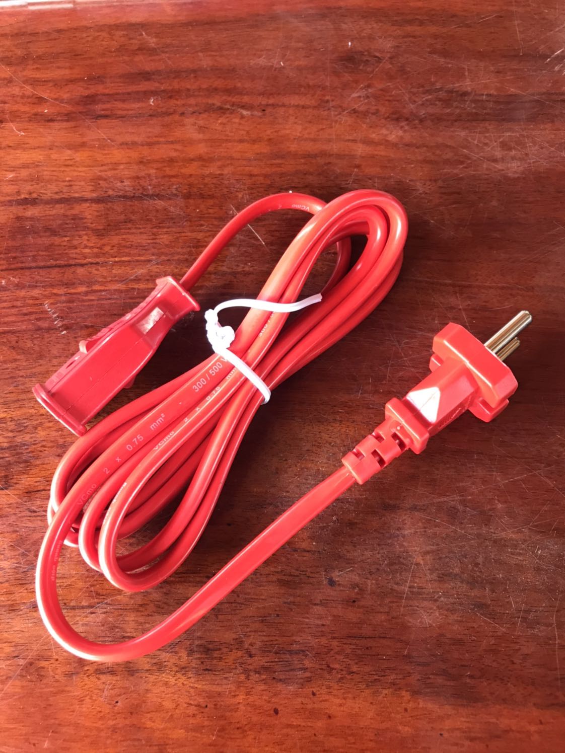 Đã xử dụng điện quang nhiều lần. Luôn thấy hài lòng. Mua lần thứ 3 dây điện nối dài này rồi. Rất thích. Sẽ còn ủng hộ nữa.