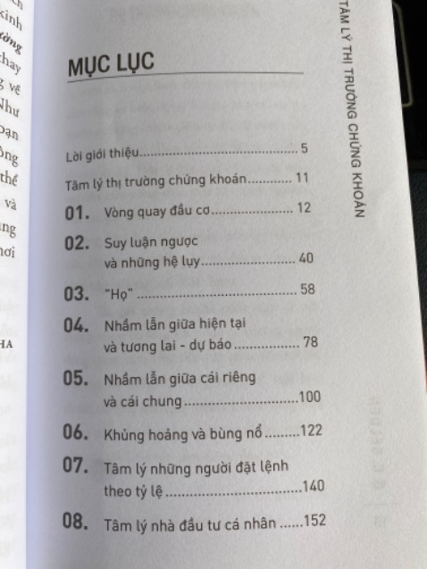 Mình cũng có 1 khoảng thời gian đầu tư chứng khoán, nhưng theo quan điểm cá nhân thì cuốn sách này không dễ đọc, không biết là do vấn đề dịch thuật hay sao mà có nhiều nội dung câu cú diễn đạt rât mông lung, khó hiểu, phải đọc đi đọc lại mới ngấm.