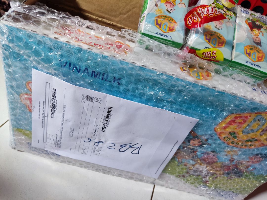 Mùa dịch dã hạn chế ra đường, mua trên tiki cho yên tâm. Mùa dịch nhưng giao hàng nhanh, giao tỉnh chỉ 2 ngày đã nhận được.