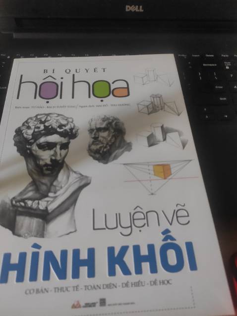 Sản phẩm tạm ổn, người mới học gọi là có kiến thức sơ đẳng đọc thì hiểu được, quan trọng nhất là cách dựng theo tỉ lệ thì không thấy nêu, cách vẽ bóng đổ cũng không nêu, nói chung là tạm ổn. Giấy dày, in ấn khá đẹp, giấy A4. Sách 4 sao, DV tiki 5 sao.