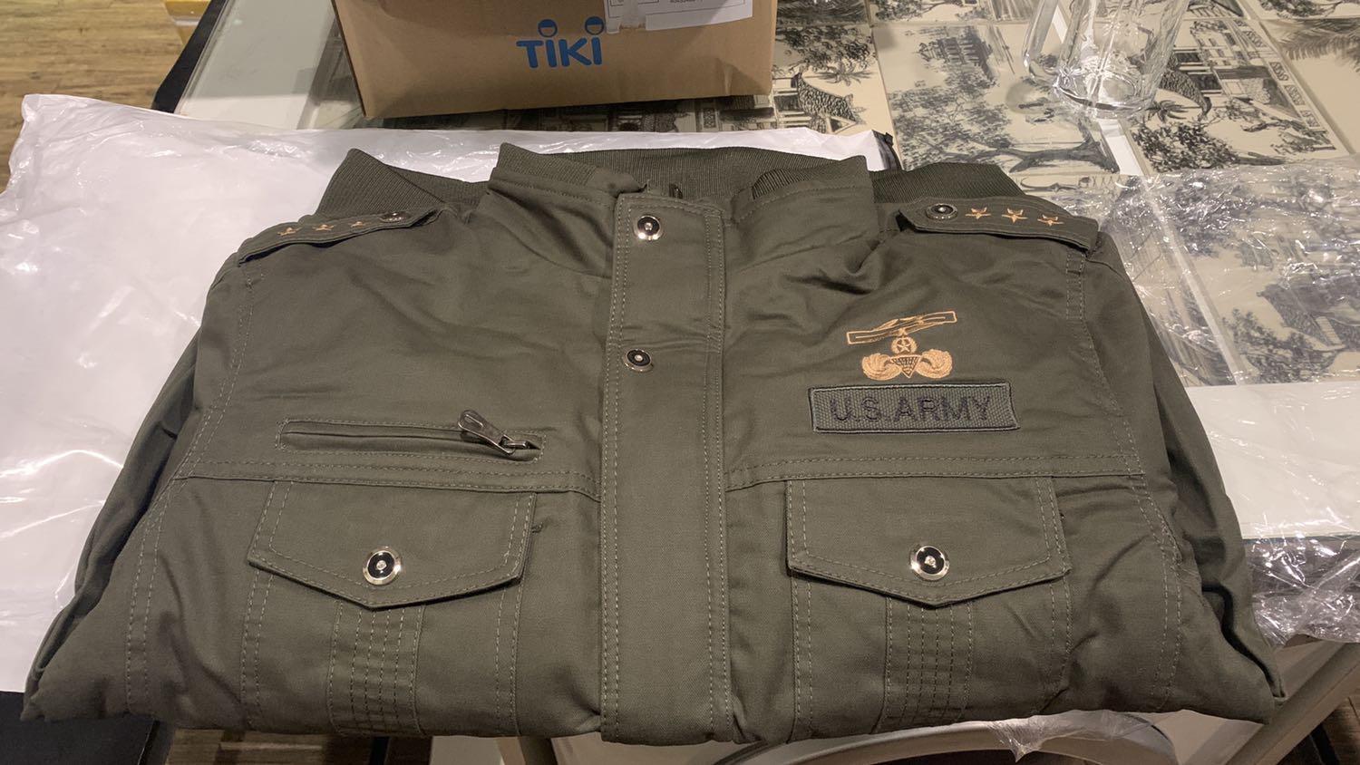 Mặc ấm và may cũng OK tuy các chữa và hình thêu hơi nhỏ và đơn giản cho cảm giác giả giả quê quê thế nào ấy. Nhưng thôi, mặc quanđỡ mùa đông giá rứt là Ok rồi