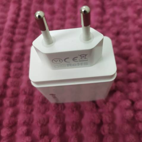 Lần đầu mua sản phẩm thương hiệu này, đã sạc thử thấy rất ok, hàng chắc chắn 2 cổng sạc tiện lợi, sạc nhanh, giao hàng nhanh....Cho shop 5 sao