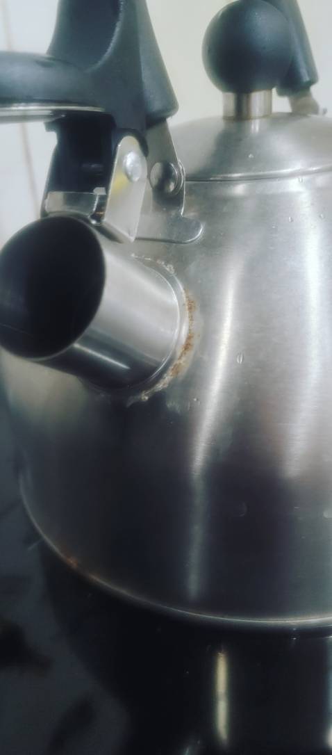 Chất lượng kém, xài vài tháng là mối hàn nối vòi với thân ấm bị xì, ấm rất mỏng, cảm giác ọt ẹp.