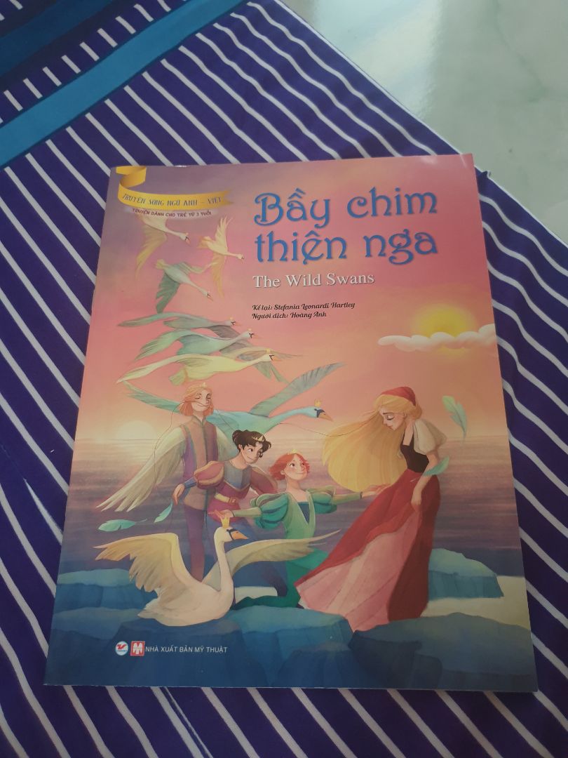 sách hay, nội dung song ngữ, hình ảnh đẹp , vote cho các bé đọc trước khi ngủ