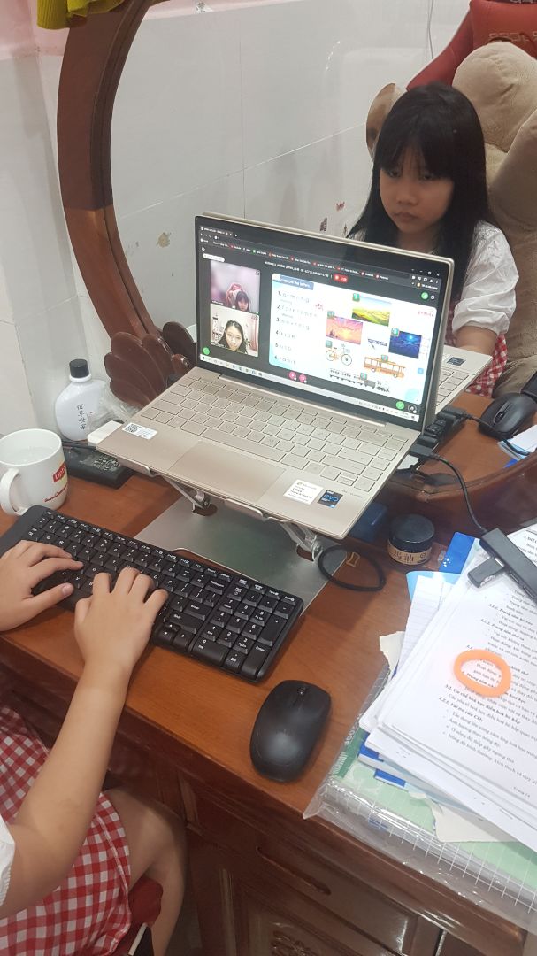 Chạy êm, đèn xịn xò, vật liệu kim loại chắc chắn,