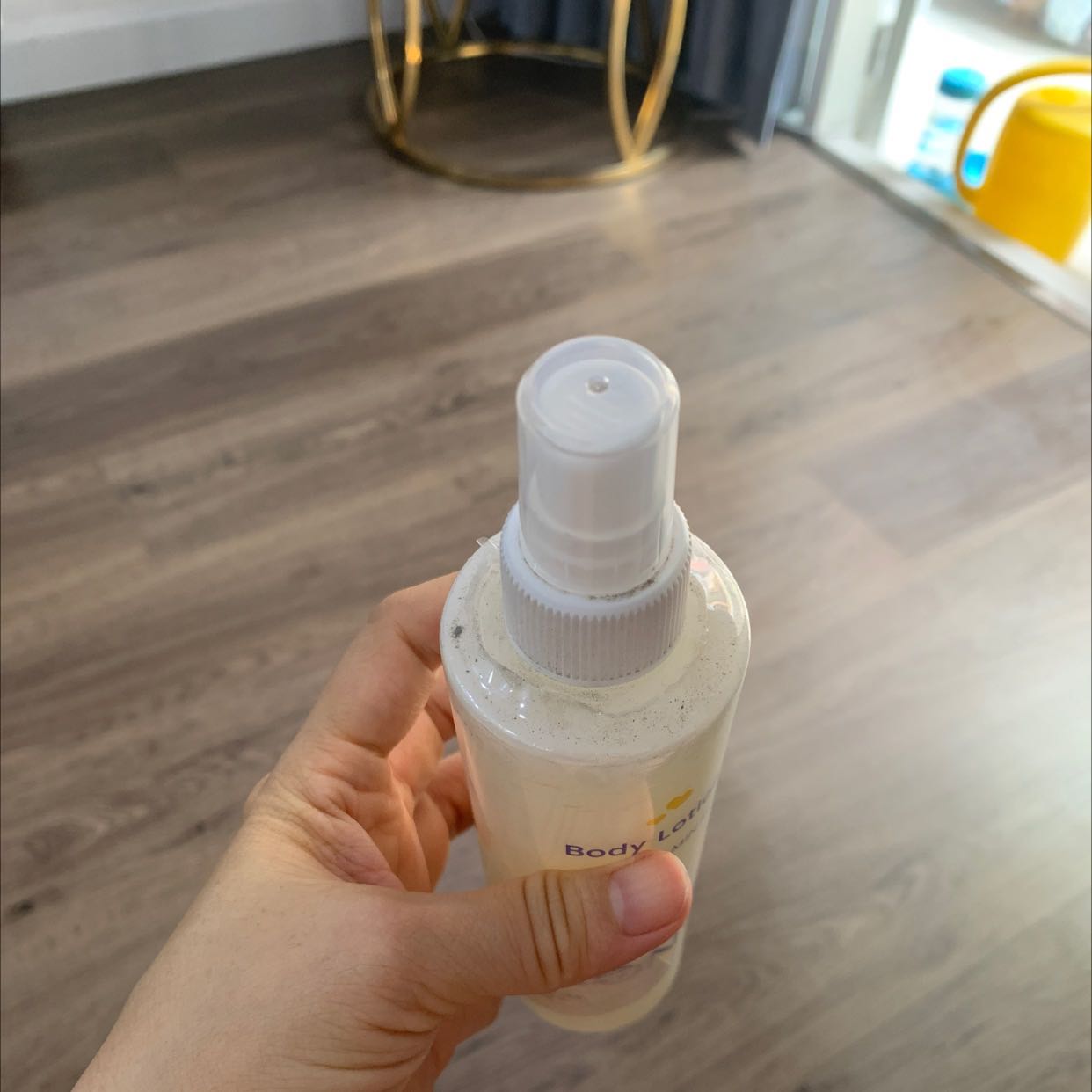 Giao sản phẩm cực kỳ dơ và cũ. Nhìn ko dám xài luôn. Đề nghị shop đổi lại sản phẩm