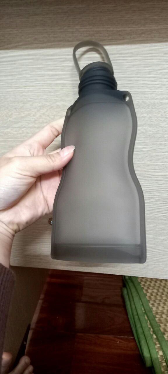 Trước tham rẻ mua 1 cốc về mà dùng chán quá. Tìm hiểu sang Haakaa thấy tiênn lợi mà lực hút tốt thật sự, mua thêm túi trữ silicone mà k nghĩ nó xịn như vậy. Nói chung là ưng, đáng mua nha các mẹ ơii Trước tham rẻ mua 1 cốc về mà dùng chán quá. Tìm hiểu sang Haakaa thấy tiênn lợi mà lực hút tốt thật sự, mua thêm túi trữ silicone mà k nghĩ nó xịn như vậy. Nói chung là ưng, đáng mua nha các mẹ ơii