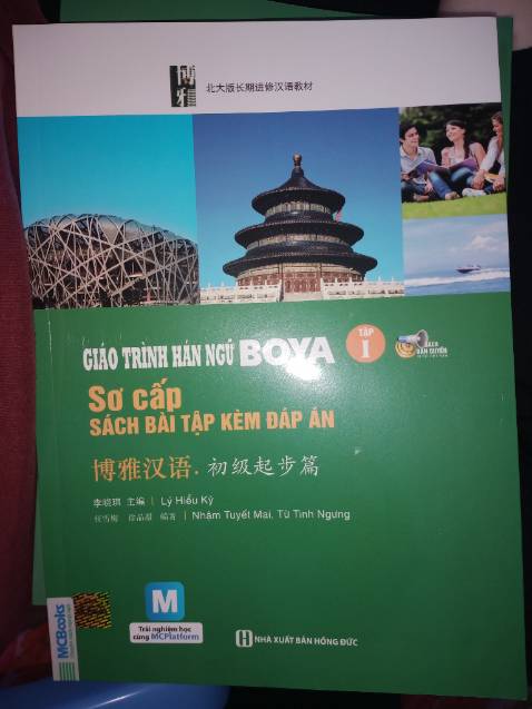 Chỉn chu, sách mới, rõ nét, đúng hạn. Tuy nhiên, có vẻ góc sách có vẻ bị tác động. Không biết là do cách đóng gói hay sao vậy?