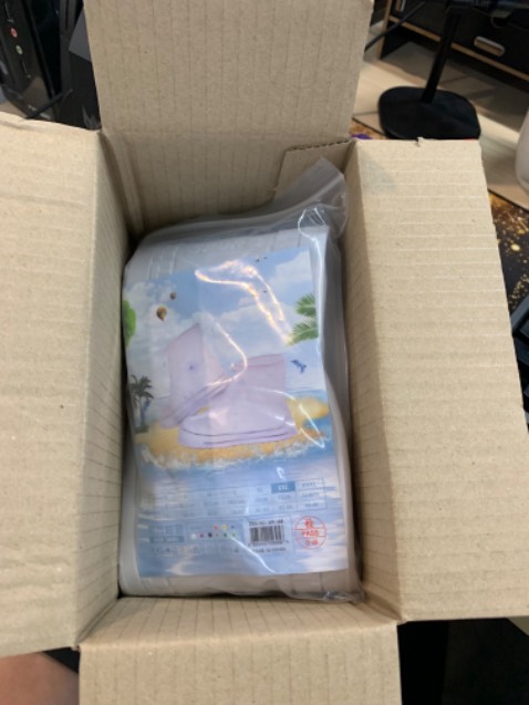 Vừa vặn với giày của mình luôn. Shop trả lời tin nhắn rất nhanh nữa. Mong là chống nước tốt để giày không bị ướt.