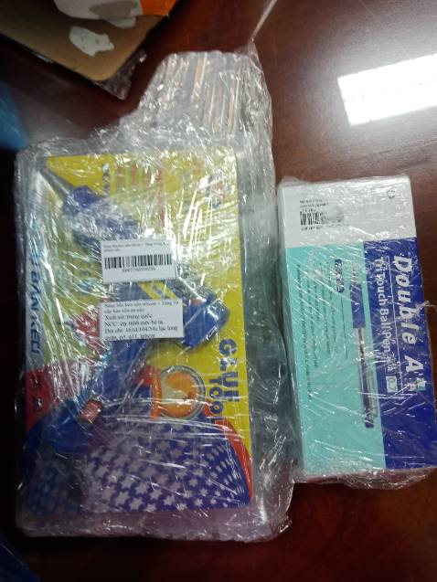 Bút viết êm tay, mực ra đều và màu đẹp, giá tiết kiệm. Nhà bán đóng gói kỹ, giao hàng nhanh