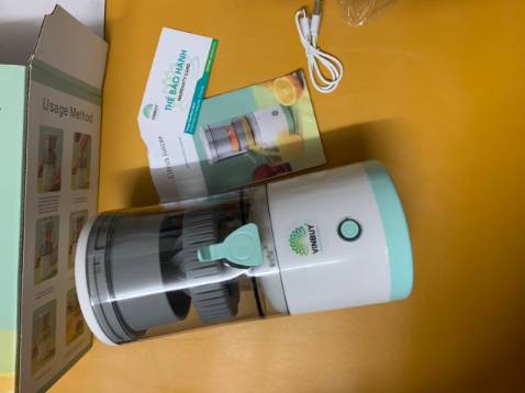 Máy khá xịn; đẹp; chế độ vắt cam tự động; lại có pin sạc mang đi đâu dùng cũng tiện; ép cam khá nhanh nhiều nước