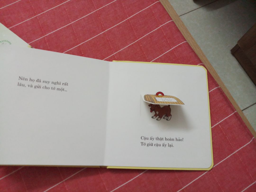 Sách dày dặn, nội dung và hình ảnh đều rất dễ thương. Sách tương tác rất phù hợp với các bé. Tuy nhiên bạn nào có gói bookcare thì k nên chọn bọc sách vì bản thân cuốn sách đã dày lắm rồi, tiki bọc cho mình còn bị rách lớp nilon bọc nữa