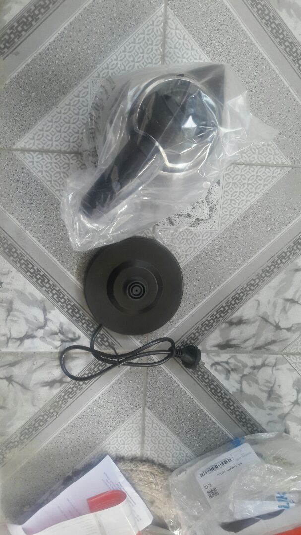 giao hàng nhanh
shop đóng gói đơn giản quá chỉ bọc hàng đúng 1 lớp nilong mỏng
ấm ghi dung tích 1.8 lít nhưng shop gửi loại 1.5 lít
đun thử nước lần đầu thấy cũng hơi ồn và thời gian sôi trễ hơn ấm cũ đang dùng
lần đầu dùng ấm đun của hãng sunhouse thật sự chưa hài lòng