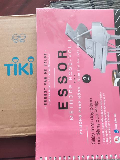 Sách đẹp, đóng gói cẩn thận. 

Tuy nhiên, giao hàng không tối ưu. Tôi bấm lệnh online mua 2 cuốn cùng lúc nhưng lại giao 2 lần, mất thời gian giao-nhận hàng!